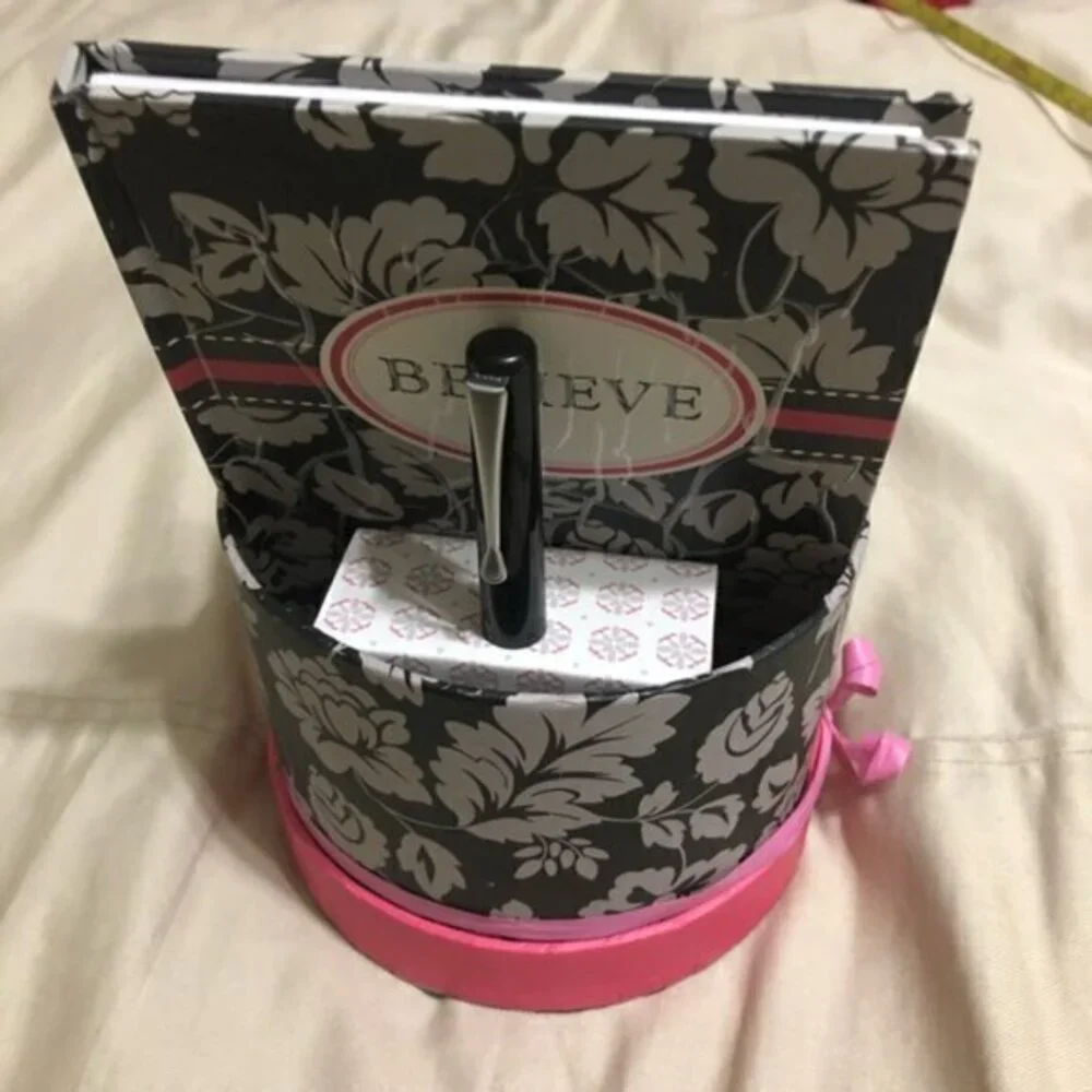 Floral Stationery Set with Pen